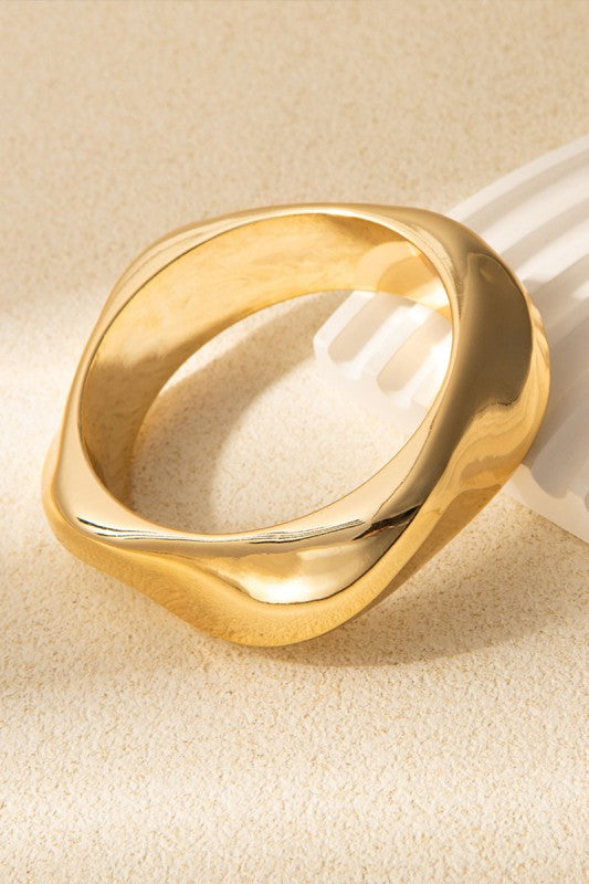 Asymmetrical Metal Spring Clasp Wide Bangle Set