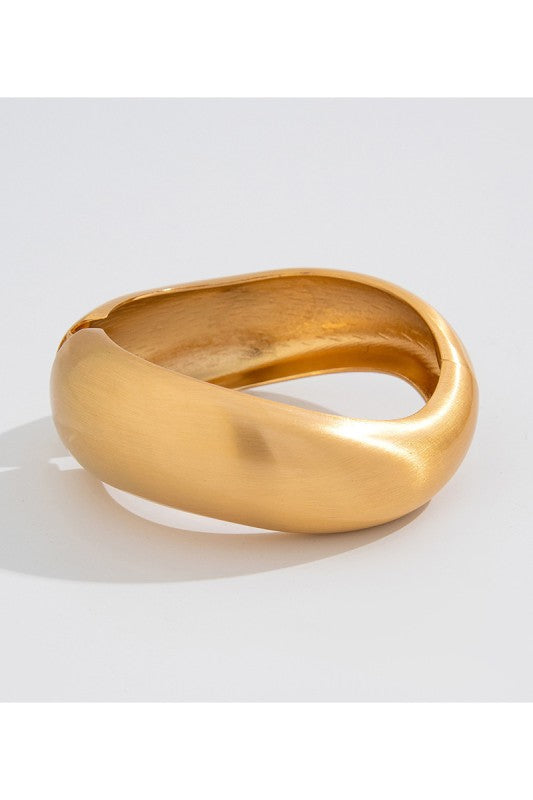 Asymmetrical Metal Spring Clasp Wide Bangle Set