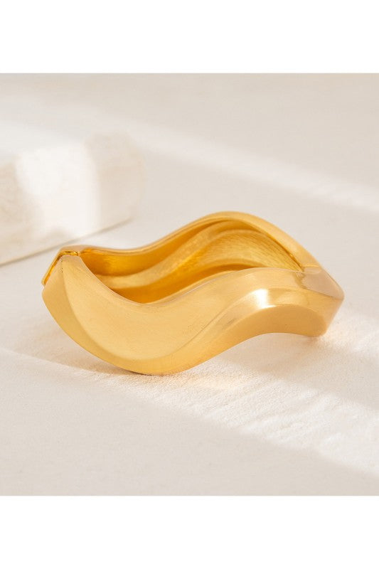 Asymmetrical Metal Spring Clasp Wide Bangle Set