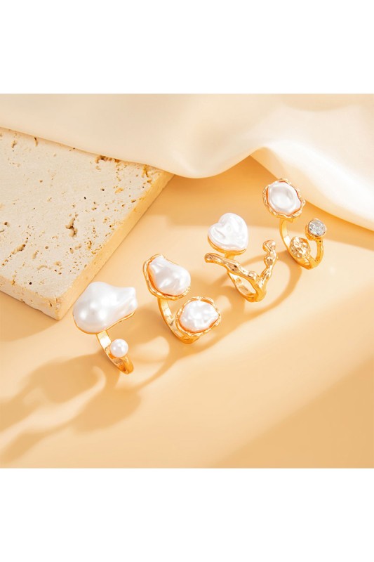Bold Pearl Ring Set